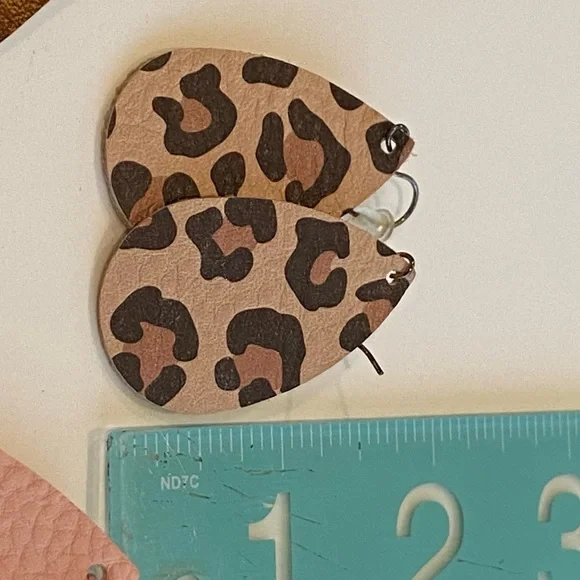 Three pairs of leather teardrop earrings 💧 - Picture 5 of 5